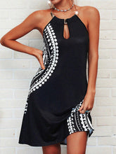 Vestido de bosque con cuello halter de metal